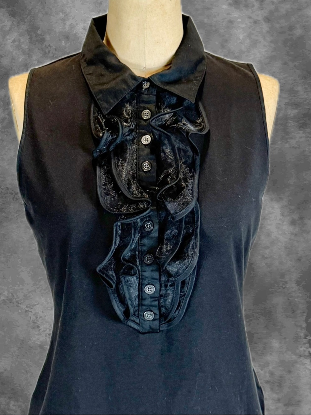 Poet‎ ruffle sleeveless top blouse Jones New York black dark academia whimsigoth
